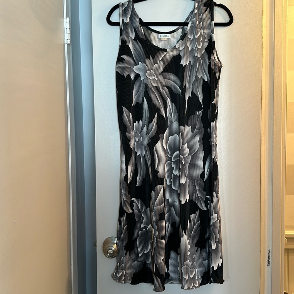 VINTAGE black and white shift dress.